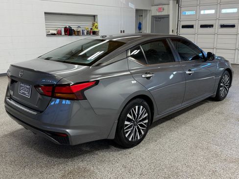 Used 2023 Nissan Altima 2.5 SV image 4