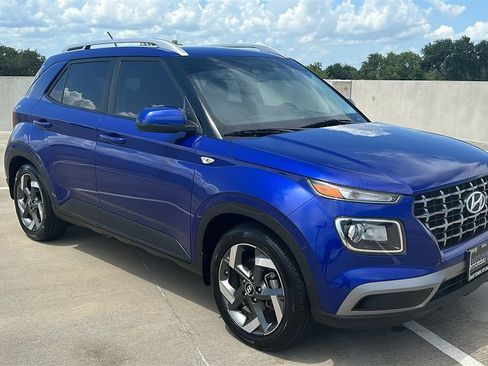 Used 2023 Hyundai Venue SEL FWD image 15