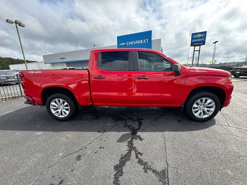 Used 2025 Chevrolet Silverado 1500 Custom image 5