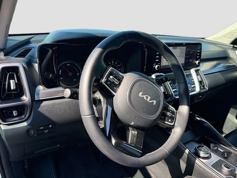 Used 2023 Kia Sorento EX AWD/4WD image 9