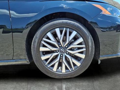 Used 2023 Nissan Altima 2.5 SV FWD image 9