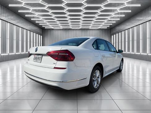 Used 2018 Volkswagen Passat 2.0T S FWD image 5