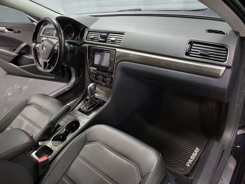 Used 2018 Volkswagen Passat 2.0T SE image 22