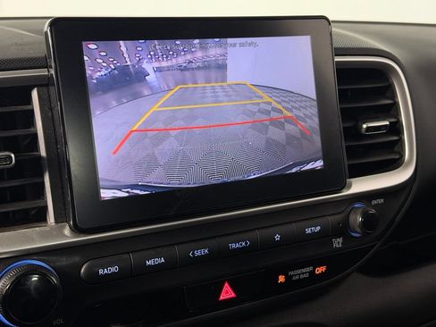 Used 2022 Hyundai Venue SEL FWD image 19