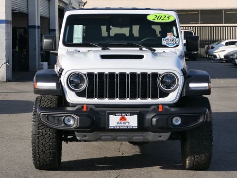 Used 2025 Jeep Gladiator Mojave w/ Convenience Group image 8