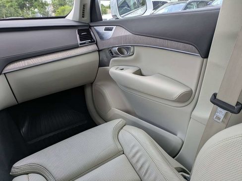 Certified 2023 Volvo XC90 T8 Ultimate w/ Protection Package Premier AWD/4WD image 24
