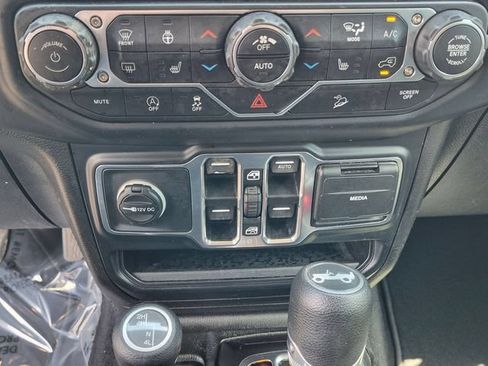 Used 2019 Jeep Wrangler Unlimited Sahara AWD/4WD image 22