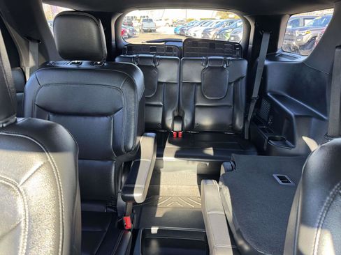 Used 2020 Ford Explorer XLT w/ Equipment Group 202A image 40