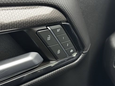 Used 2024 Chevrolet Silverado 2500 ZR2 w/ Technology Package image 35