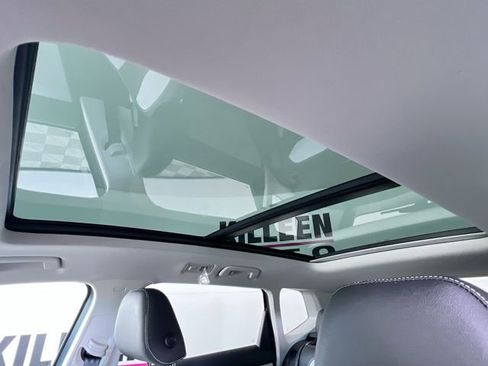 Used 2025 Volkswagen Taos SEL image 22