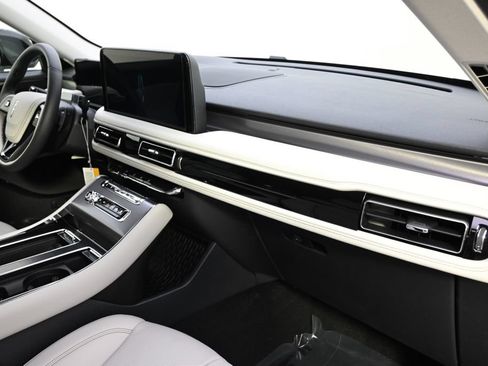 New 2026 Lincoln Aviator AWD image 15