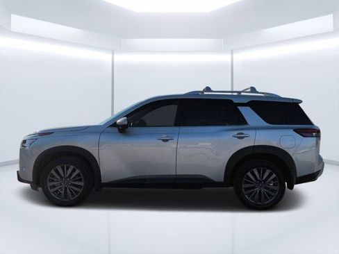Used 2025 Nissan Pathfinder SL w/ SL Premium Package FWD image 6