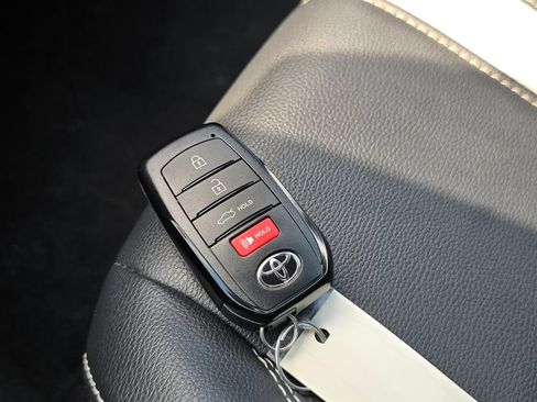 Used 2025 Toyota Camry SE FWD image 33