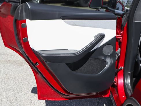 Used 2026 Tesla Model Y Long Range RWD image 37