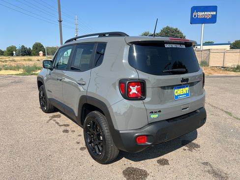 Used 2020 Jeep Renegade Altitude AWD/4WD image 11