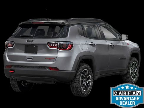 Used 2024 Jeep Compass Trailhawk AWD/4WD image 2