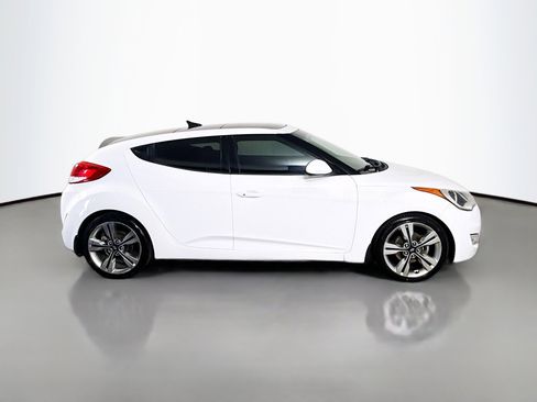 Used 2017 Hyundai Veloster Value Edition image 11