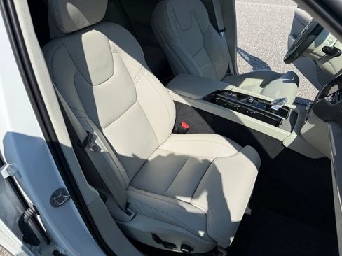 Used 2025 Volvo XC90 B6 Ultra w/ Lounge Package AWD/4WD image 6