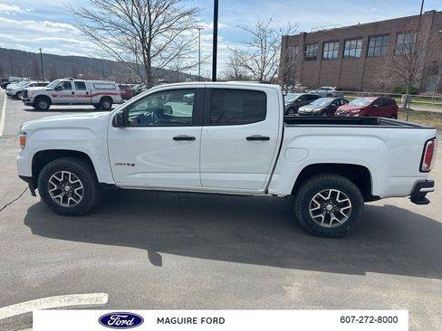 Used 2022 GMC Canyon AT4 image 9