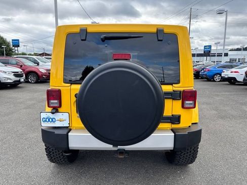 Used 2015 Jeep Wrangler Unlimited Sahara w/ Max Tow Package AWD/4WD image 4