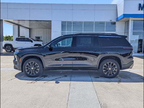 New 2026 Chevrolet Traverse LT w/ Sun and Wheel Package FWD image 9