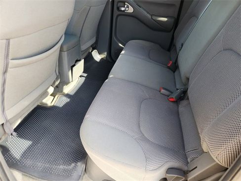 Used 2018 Nissan Frontier SV image 28