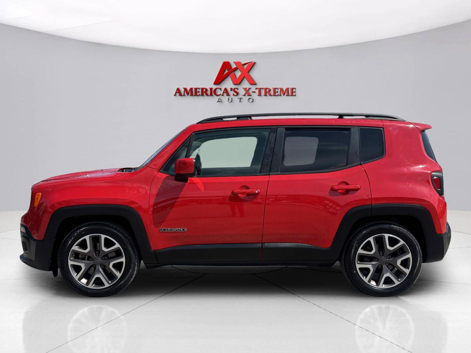Used 2015 Jeep Renegade Latitude w/ Popular Equipment Group FWD image 2