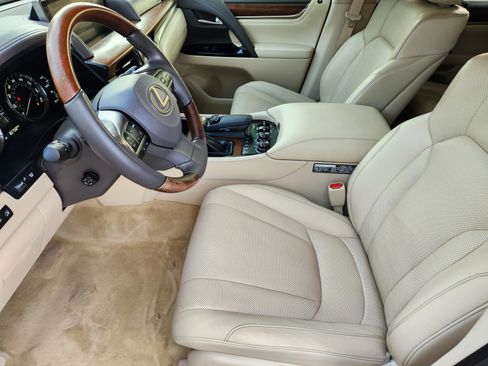 Used 2021 Lexus LX 570 4WD w/ Luxury Package image 5