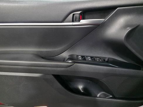 Used 2018 Toyota Camry SE image 10