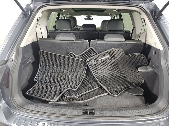 Used 2023 Volkswagen Tiguan SE w/ Panoramic Sunroof Package FWD image 16