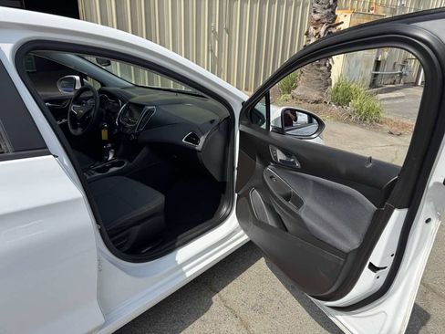 Used 2019 Chevrolet Cruze LS image 18