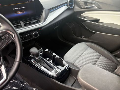 Used 2025 Chevrolet Trax LT w/ LT Convenience Package image 39