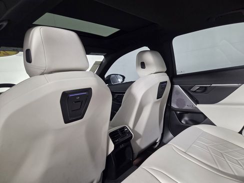 Used 2025 BMW 530i w/ Premium Package RWD image 25