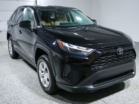 Used 2023 Toyota RAV4 LE AWD/4WD image 5