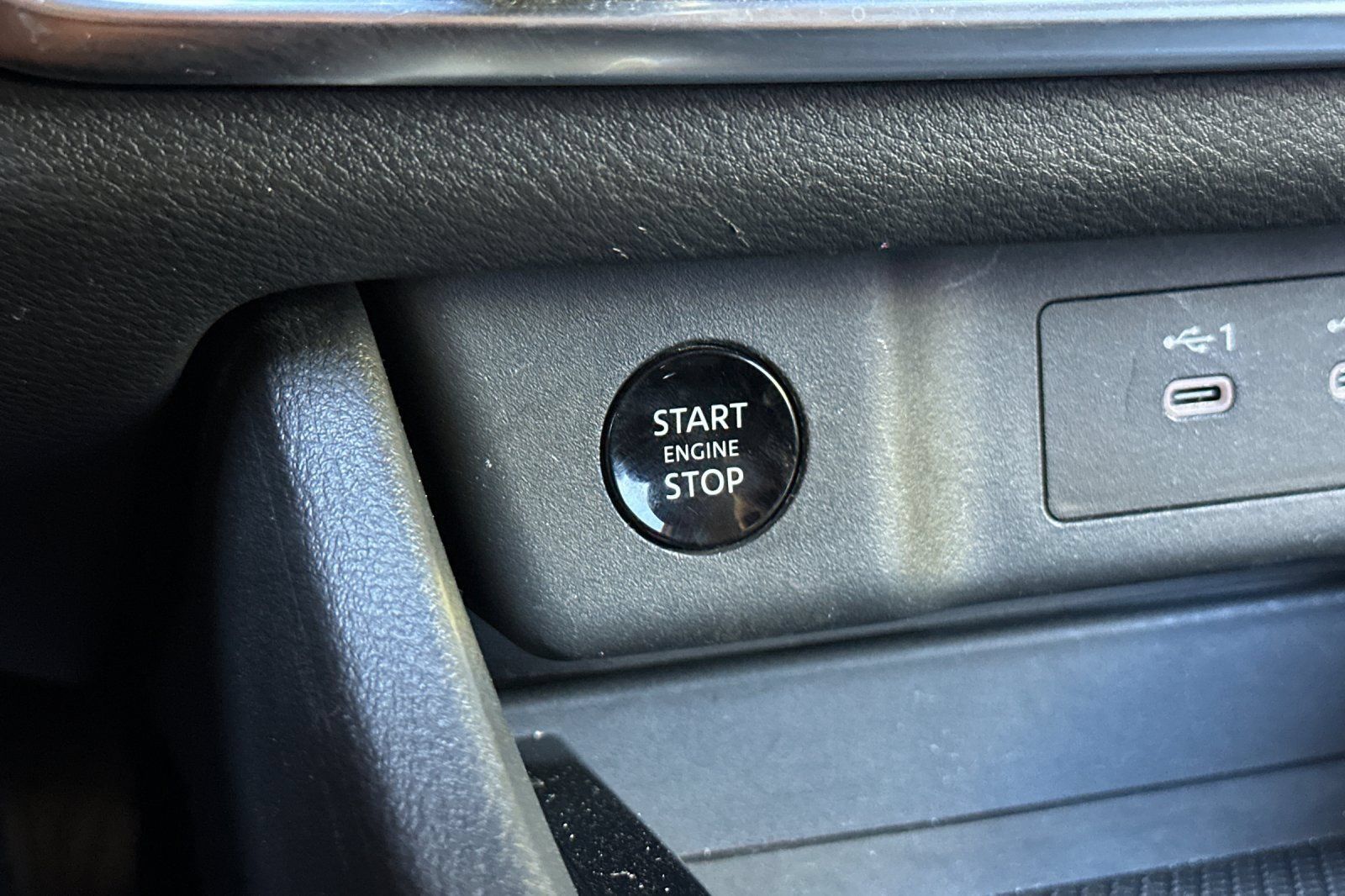 Used 2025 Nissan Rogue SV FWD image 29