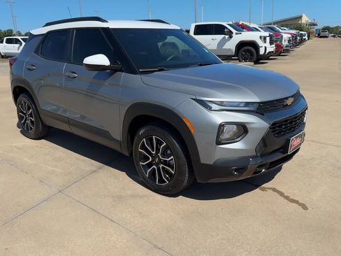 Used 2023 Chevrolet TrailBlazer ACTIV w/ Convenience Package FWD image 9