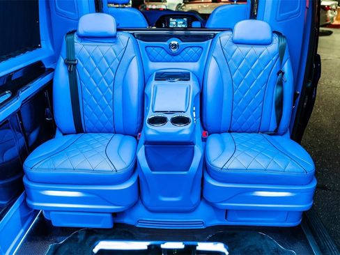 Used 2022 Mercedes-Benz Metris image 4