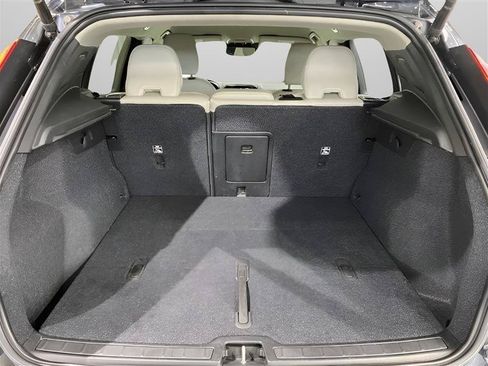 Used 2022 Volvo XC40 T5 Momentum AWD/4WD image 12