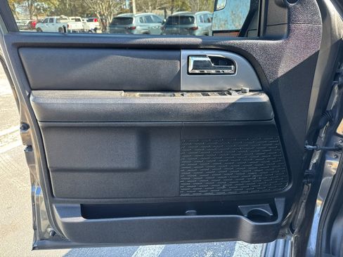 Used 2016 Ford Expedition Limited image 12