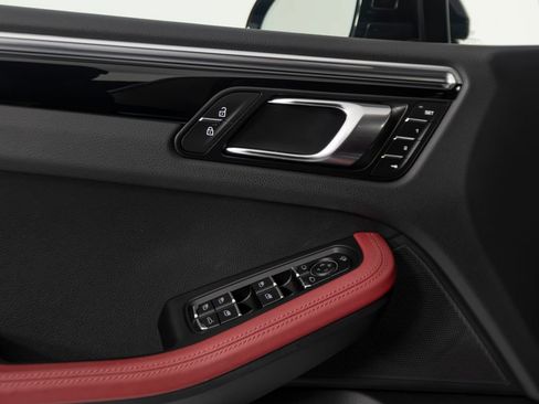Certified 2023 Porsche Macan S AWD/4WD image 21