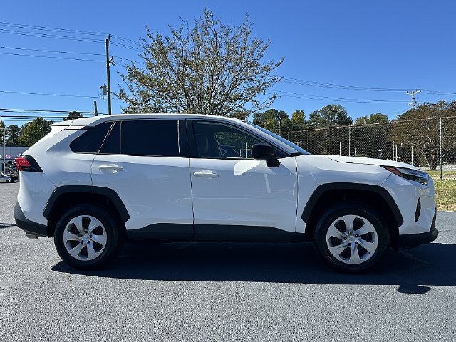 Used 2023 Toyota RAV4 LE FWD image 9