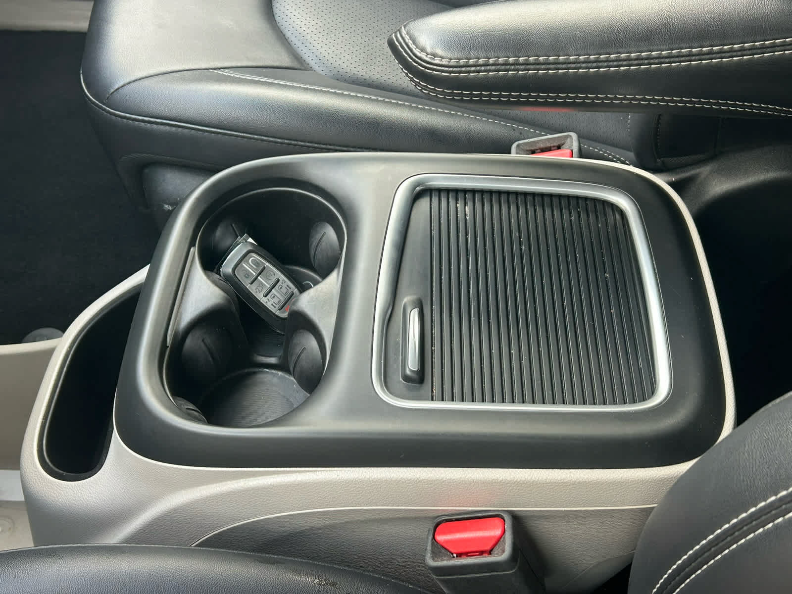 Used 2024 Chrysler Pacifica Touring-L FWD image 45