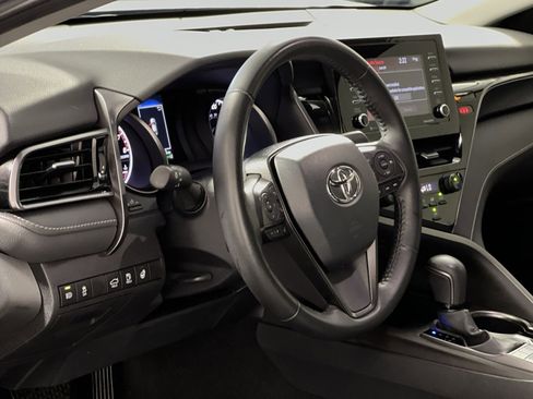 Used 2023 Toyota Camry SE w/ Cold Weather Package image 17