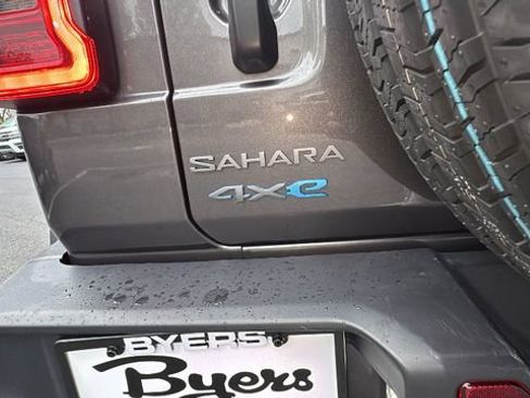 Used 2025 Jeep Wrangler Unlimited Sahara image 34