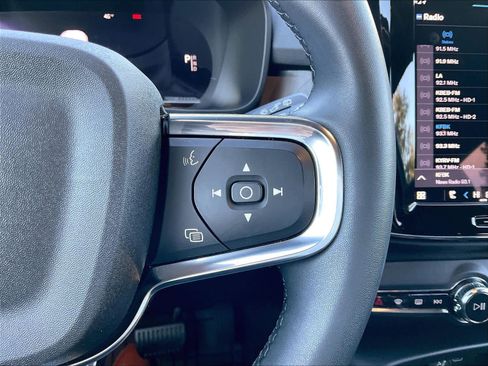 Used 2023 Volvo XC40 Recharge Ultimate image 22