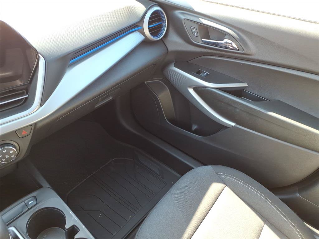 Used 2026 Chevrolet Trax LS w/ Driver Confidence Package FWD image 32