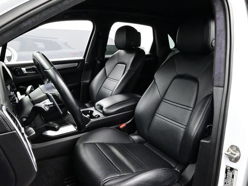 Certified 2021 Porsche Cayenne Turbo AWD/4WD image 5
