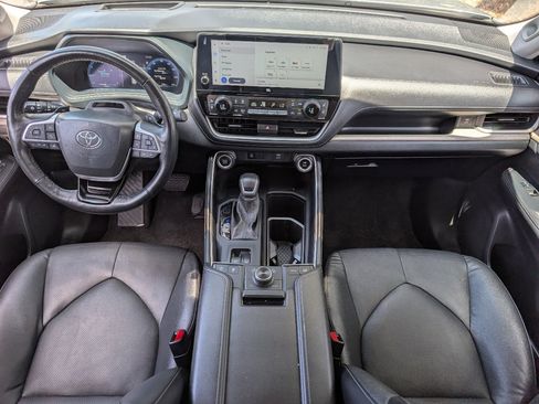 Used 2024 Toyota Grand Highlander AWD image 4