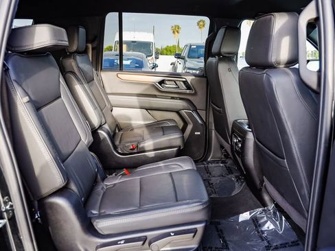 Used 2025 GMC Yukon XL Denali AWD/4WD image 19