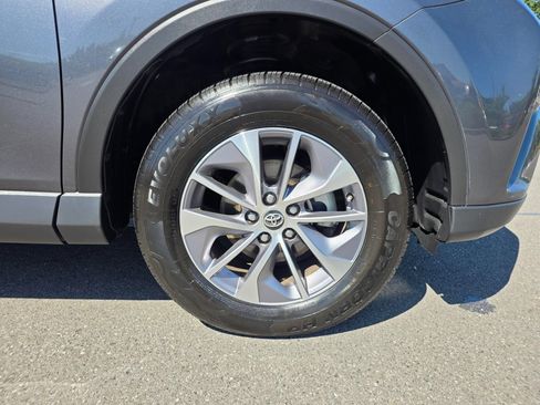 Used 2018 Toyota RAV4 XLE AWD/4WD image 10